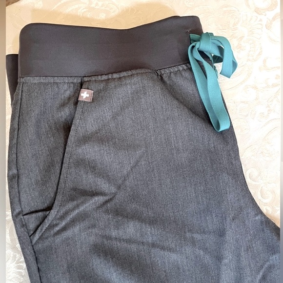 Figs ladies scrubs Zamora jogger scrub pants. - Picture 3 of 7